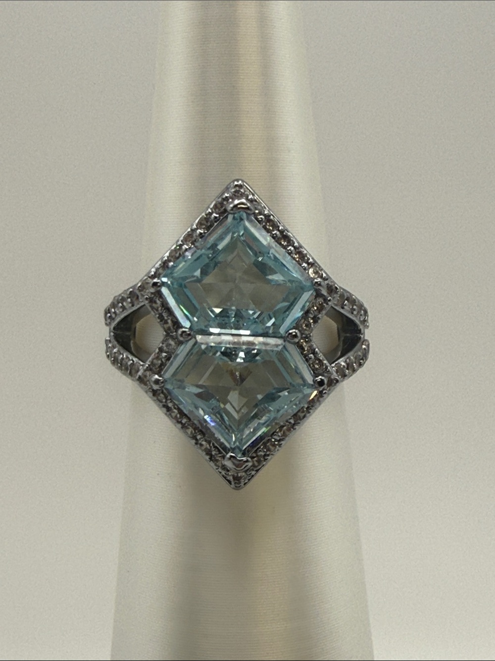 Bomb Party - size 6, aquamarine/blue stone on hematite